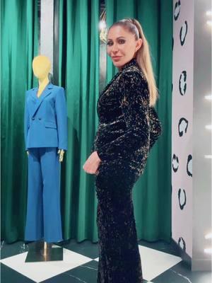 This crush velvet pant suit is great for a night out on the town, its comfortable and classy! #comfortable #pantsuit #model #maturemodel #fashion #pantsuit #torontofashion #toronto #slay 