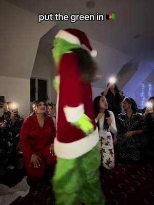 The grinch gets shturdyyy #fyp #grinch #afghan #afghangirls 