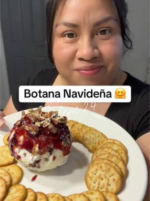 Botana Navideña sencilla y facil #botananavideña #botana #votanasdeliciosas #postrenavideño #postres #postredequeso #boladequesocrema #postresdeliciosos #postresdeliciosos #recetas #comidamexicana #recetastiktok #recetasfaciles #Navidad #recetasnavideñas #foryoupage #fyp #fypシ #viralvideo 