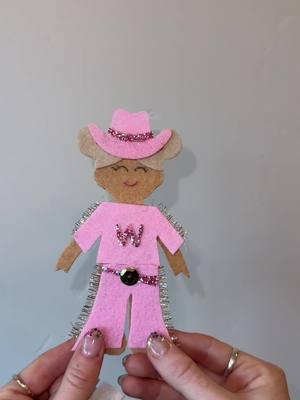 A girly cowgirl 💖🐴🎀🐄 #cowgirldoll #feltcraft #craftymom #fyp #viralvideo 