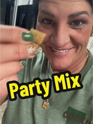 Easy Party Mix #cajunseasonings #louisianacheck #partymix #cajunladyfoodie 