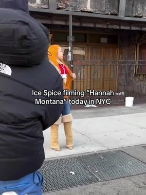 period @ice spice!! (Icespice filming “hannah montana” today in NYC🎀 ) #icespice #icespicemunch #icespicecult #icespicefan #icespiceedit #icespiceedits #icespiceedits #icespiceedits #icespicedeli #icespicedit #fypシ゚viral #fypp ##fypage ###viral #viralvideo 