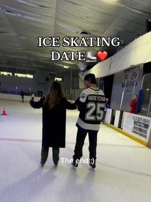 Ice skating date night! ❤️⛸️#iceskatingtiktok #iceskatingdate #datenightideas #couplestiktoks #fyp 