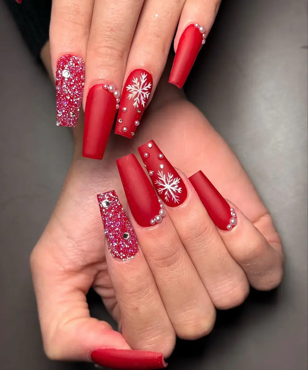 #milanonailspatheheights #nailsalon #christmasnails 