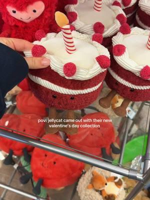 Okay but like I wanna go back and get them all 🎂💌💐 #jellycats #ValentinesDay #stuffedanimals #valentinesjellycat #jellycat 