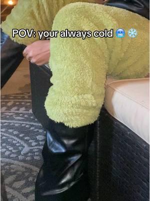 My leg “blanket” #fuzzylegs go EVERYWHERE with me 🧦👜 Link in bio 🔗 #alwayscold #cold #winter #coldlegs #legwarmers 