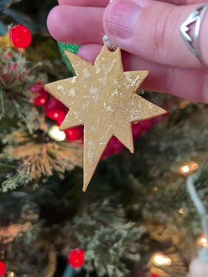 25 days of clay charms ✨ Day 23: Christmas Star 🌟 #adventcalendar #diyadventcalendar #christmascountdown #25daysofchristmas #claycharms #clay #clayart 