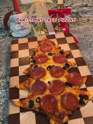 not too late to make a Christmas tree pizza 🎄🍕 had so much fun making these as a family!  #christmashosting #christmastreepizza #pizzalover #christmasfood #christmasparty  #christmastime #christmasfoodideas 