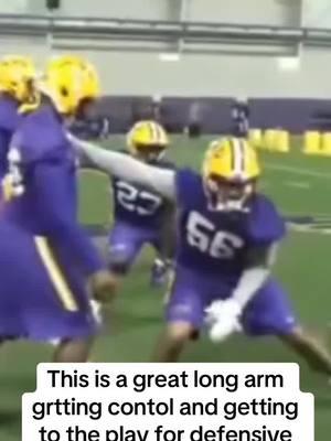 This is a great long arm grtting contol and getting to the play for defensive end #defensivelineman #strategy #coachschuman 