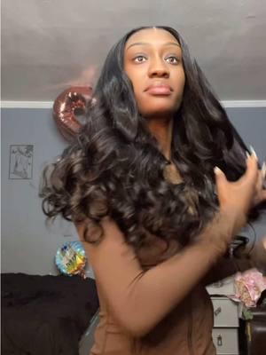 This wig is so full and thick yooo mad easy to put on like GET THIS !!!!! NOWWWWW @yolissa_hair @yolissahair_shop #yolissahair #yolissawig #bodywavewigs #glueslesswigs 