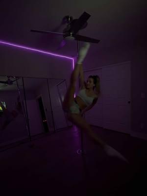 mini flow 🤍✨🥹 #poleflow #poledance 