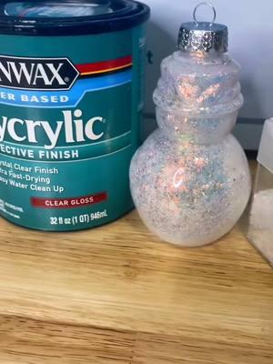 A quick little craft you can do last minute. Also great if you have family coming over they can make their own ornaments with the glitter colors and maybe have some sharpies so they can decorate them!  #christmasdiy #glitterornament #polycrylic #christmasornaments #easydiy #lastminutefun #lastminutedoy #familycrafts #easyfamilycrafts 