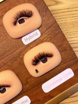 Ready your lash set for Christmas 🎄 And there are other lash sets for you to choose from🤗🤗 Comment and let us know which is your favorite 🤩❤️ . . . . . . #lashoftheday #eyelash #lashextensions #lashartist #tdancelashes #eyelashsalon #lashusa #lashuk #lashmappingskills #brownlash 