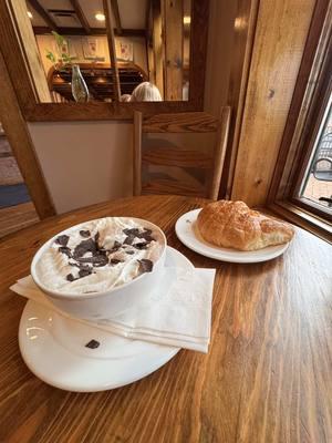 What's better than a cup of hot chocolate? A BOWL of hot chocolate! ☕🍫 📍 La Chatelaine - 65 W Bridge St #dublinohio #sodublin #columbusohio #614columbus #hotcocoa #hotchocolate #cafe #frenchcafe #winterdrinks #warmdrinkseason 