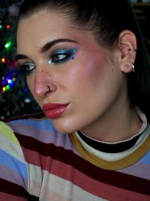 💙❄️✨🌌 @Freck Beauty rich bitch primer @Glossier stretch foundation @makeupbymario concealer* @Sigma Beauty setting powder* (code BATTYBEAN) @meltcosmetics finishing powder @elfcosmetics halo glow contour wand @Lunar Beauty🌙 fuego fuchsia @adeptcosmetics duality blush palette @NABLA Cosmetics freckle maker @freck face hack setting spray* ✖️BROWS✖️ @milkmakeup diesel tubing brow gel* @NYX Professional Makeup espresso brow pen ✖️FACE✖️ @odenseyecosmetics christmas eve palette (unavailable but code BATTYBEAN on their site) @ColourPop Cosmetics outer space pencil* amazon face gems @glossier mascara* ✖️LIPS✖️ @freck 02 pencil* @Unearthly Cosmetics pollen gloss* (code BATTYBEAN) *gifted #indiemakeup #grungymakeup #makeupreview #makeupreels #makeuptutorial #makeuptransformation #MakeupRoutine #nyxcosmetics #milkmakeup #freck #elfcosmetics #nablacosmetics #nabla #rarebeauty #sigmabeauty #adeptcosmetics #odenseyecosmetics #odenseye #unearthlycosmetics #lunarbeauty 