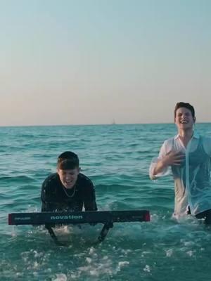 Watch a new beautiful song Flam by Sruli Broncher feat. Mendy Twerski 🎤 🎤 🎤 #musicvideo #songvideo #ocean #oceanview #singer #yiddish #musicduet #songclip #שיר 