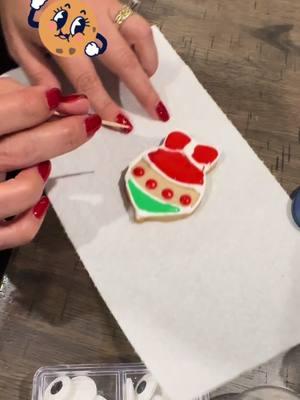 Juegos para Navidad Galletas Decoradas #fypシ゚viral #fyp #yeseniacavazosrealtor💛 #houstontx #juegosparanavidad #familygames #familygame #navidadenfamilia #cookiesoftiktok #cookiesdecorating 