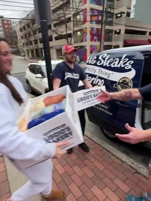 So wholesome 💙👏 #PennState #weare #HappyValley #GivingBack #HolidaySpirit #PSUCommunity #FoodForFamilies #BlueAndWhite #PennStatePride  #helpinghands #seasonofgiving 