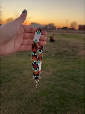 Custom Wristlets! Message me if your interested ❤️ #western #handmade #wristlets #jewelrybusiness #custom #beaded #beadwork 