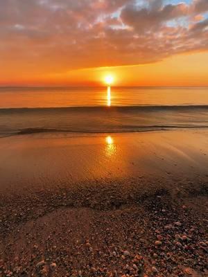 Sunset and Ocean Sounds 🥰 #relaxingvideos #meditation #oceansunset #christmas #blessedwiththebest #sunsetcolors #naturevibes #oceanlove #happynewyear #jesusisking #praisethelord #giftfromgod #Love #healingvibes #wicked #orangesky 