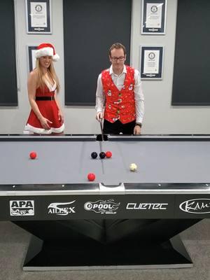 Another Christmas shot for today... 😍🎄🎱#spin #pool #trickshot #9ball #snooker #billiards #8ballpool #8ball #trick #bida #bilardo 