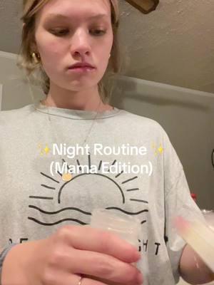 Fixing night bottles ahead of time has been a game changer 👌🏻😆 #nightroutine #skincareroutine #mama #momtok #Vlogmas #vlogs #mamas #routinevlog #dailyvlog #routineaesthetic #routine #toddlermom #newbornmom 