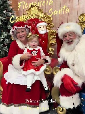 Florencia conoce a Santa 🎅🏻 🤶🏻 en @timberridgelodge . 🎄  . . . . #lakegeneva #santa #meetingsanta #mrsclaus #santaclaus #family #chicagofamily #familiamulticultural #pareja #chicagoblogger #christmas #christmaseve #nochebuena #navidad #feliznavidad2024 #merrychristmas2024🎁🎅🎄❄️☃️ 