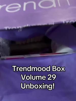 My Trendmood Box Volume 29 has arrived! Merry Christmas to me!! #trendmood #trendmoodbox #trendingmakeup #unboxings #beautybox #makeupbox #berrypop #natashadenona #pacificabeauty #rmsbeauty #luxyhair #essencecosmetics 