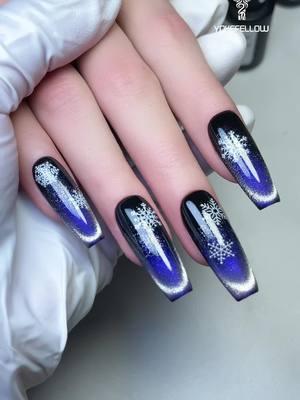 Christmas, snowflakes and cat's eye effects #yokefellow #nails #nailart #nailtutorial #nailinspo #nailsalon #manicure💅 #nailtech #cateyenails #cateyegel #christmas #christmasnail 