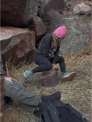 if you tell me I dabbed on that blade of grass your’re wrong  The portable 2.0?? Whats the grade?? #climbing #bouldering #girlsboulder #boulderingtiktok #girlclimber #climbtok 