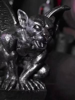 We’ve officially got ourselves a gang of Gargoyles for your collection! 🤘 🥃  #vonpayneblack #vonpaynereserve #vgargoyle #redeyegargoyle 