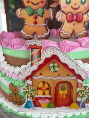 Pastel casa de gengibre #gingerbreadcake #casadegengibre #cakevideo #Minnesota #cakedecoratingvideos 