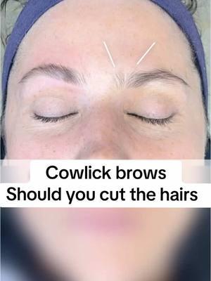 Most of us have some hairs growing in different directions, maybe not this much but I kinda like this because its natural! SAVE and SHARE the LOVE • Products @Anastasia Beverly Hills Brow powder>taupe & brush 7b Highlighting duo>matt shell Brush 18 to blend Clear brow gel • #Eyebrows #browexpert #allaboutbrows  #eyebrowartist #browtips #brows #browsonpoint #browsonfleek #browshape #browgame #browartist #fullbrows #beauty #beautyblog   #makeupartist  #ilovemakeup #beforeandafter #browshaping #browspecialist #archaddicts #naturallookingbrows 