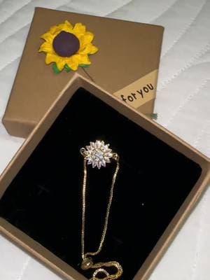 Pulsera giratoria de girasol para mujer #pulser #girasol🌻 #regalodenavidad  #a#accesoriocalmante #relajante 