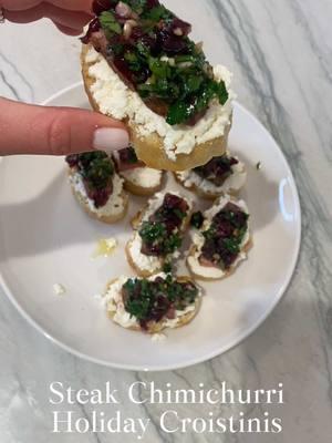 Need a last minute holiday appetizer idea?! We’ve got you covered! 🥩🥖 These Steak Chimichurri Crostinis are delicious, easy, and sure to be a hit with all of your guests. 🙌 #chefslife #chefslifeoils #cookingoil #evoo #holidayrecipes 