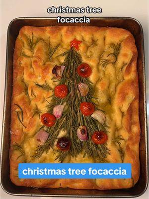 This focaccia, with a rosemary ‘Christmas tree’ and cherry tomato & shallot ‘baubles,’ is one of the highlights of my Italian Christmas Eve dinner menu. A generous drizzle of olive oil keeps it perfectly moist while delivering that irresistible crunch. Topped with flaky sea salt for flavor and texture, of course. What’s on your Christmas menu this year? 🎄  #christmasmenu #focaccia #rosemaryfocaccia #Recipe #italianfood #italianchristmas #christmasdinner #DinnerIdeas #christmastree 