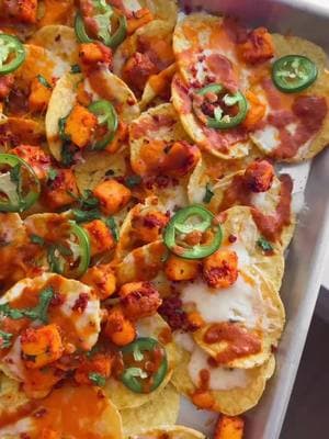 Last minute Christmas app idea!! Paneer Nachos 😋😋 recioe is on savorrecipes.com ! @Savor #christmas #christmasrecipe #paneer #nachos #foodtiktok 