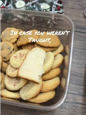 Do you do this too? #cookiehack #cookiestorage #freshcookies #homeschoolmom #momsover30 