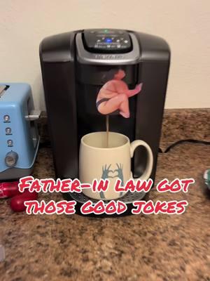 🤣🤣🤣🤣, at the in-laws for Christmas and boy what a surprise when you open the door. #pov #thedaily #christmas #jokes #mechanicsoftiktok #fun #fyp #omg #hahahaha #keurig #coffee #coffeetiktok #breaktime #coffeecup #cappuccino #hotchocolate 