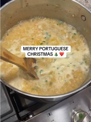 & shes back lol , what should she make us next? #portugal #portugalviral #portuguesetiktok #portuguesefamily #portuguesefood #FoodTok #seafood #portuguesechristmas #merrychristmas @Ciaraangelina 