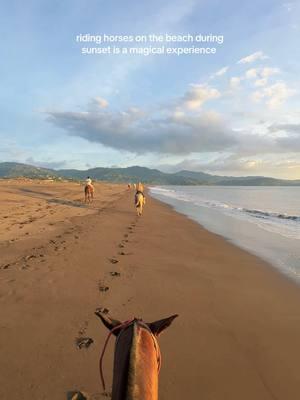 christmas in costa rica is unreal ✨🐎 the sunset was so beautiful #costarica #costaricatravel #costaricapuravida #travel #traveltiktok #horses #horseriding 