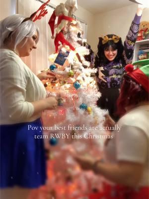 I love my team 🥰💕 @spotsnink @Trashcrafts @fox #RWBY #RWBYCosplay #YangxiaoLong #YangXiaoLongCosplay #BlakeBelladonnaCosplay #BlakeBelladonna #GlowsBlake #RubyRoseCosplay #WeissSchnee #WeissSchneeCosplay #ChristmasCosplay #merrychristmas 