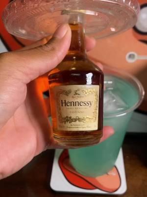 #teamwork #tiktokdrink #birthday #teamworkmakesthedreamwork #party #everydaywelit #shotshotshot #mixdrinks #hennylovers #hennessey #hennythingcanhappen #hennything #thirstythursday 