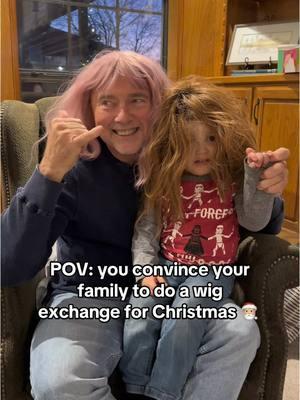 MERRY CHRISTMAS 🎅🏼👩🏻‍🦲😆 #christmas #wigs #wigtok #hairloss #itsawig #thinhair #finehair #familyhumor #familytime #merrychristmas 