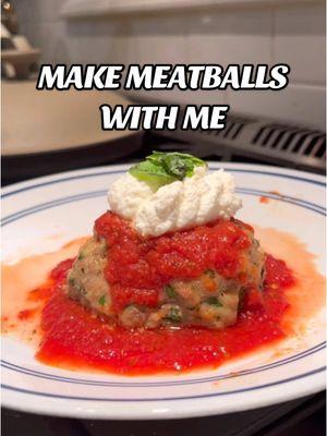 Merry Christmas Eve!!! Who loves meatballs??? (I used to hate them till 3 years ago when I tried a similar version to these lol) #cookwithme #italianfood #meatballs #meatballrecipe #italiancooking #christmascooking 