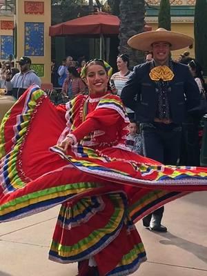 Viva Navidad at Disney California Adventure dancing with @GreaserBoyJoey  Feliz Noche Buena! #folklorico #folkloricodancer #folkloricolife #folkloricocheck #folkloricopractice #folklorista #balletfolklorico #disney #disneyland #californiaadventure #dca #vivanavidad #vivanavidadstreetparty  