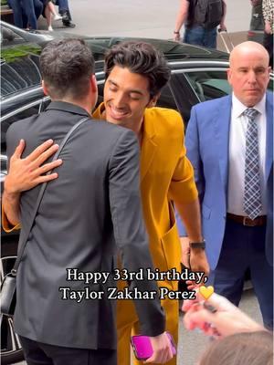 He looks perfect in yellow 🥰💛 #taylorzakharperez #taylorzakharperezedit #taylorzakharperezedits #taylorzakhar #redwhiteandroyalblue #redwhiteandrovalblueedit #redwhiteandroyalbluemovie #alexclaremontdiaz #alexclaremontdiazedit #celebrity #celebstyle #manfashion #yellowsuit #yellow #redcarpet #glaad #glaadmediaawards #handsome