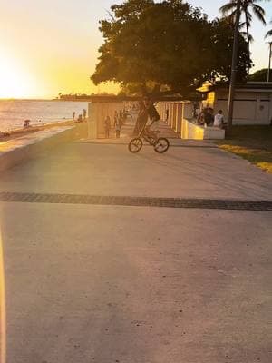 Lindsey at Beach  BMX Jam #alohajam #onelove #bmx #bike #vacation #hawaii #oahu #jam #fyp #g #garin #bmx #hawaii #bike #ride #fyp #beach #ocean #sand #og #alamoana #hi #bobby  #lindsey @lnzbmxggbiw 