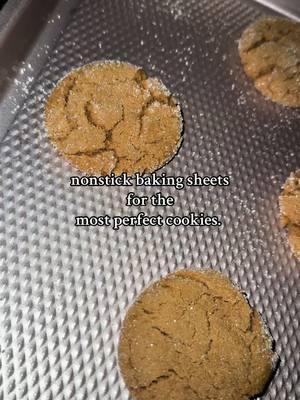 The diamond texture makes such a difference and I will never go back to pans I have to grease!!!! 🍪💎#diamondtexturedpan #bakingpans #cookiesheet #christmascookies 