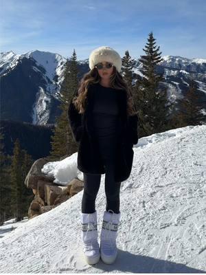 ASPEN MOUNTAINS is gorgeous! 🥹💛🫂 #aspenmountain #apres #snow #snowymountain 